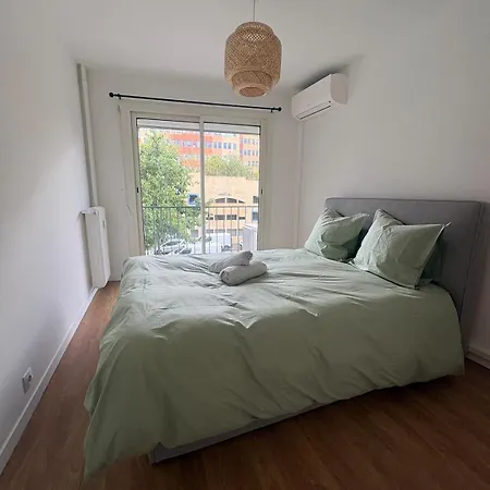1 Minute To Tram - 3 Ac - 2 Balcony - Close